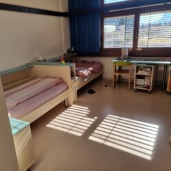 Bild5 Zimmer mit Schatten auf dem Boden